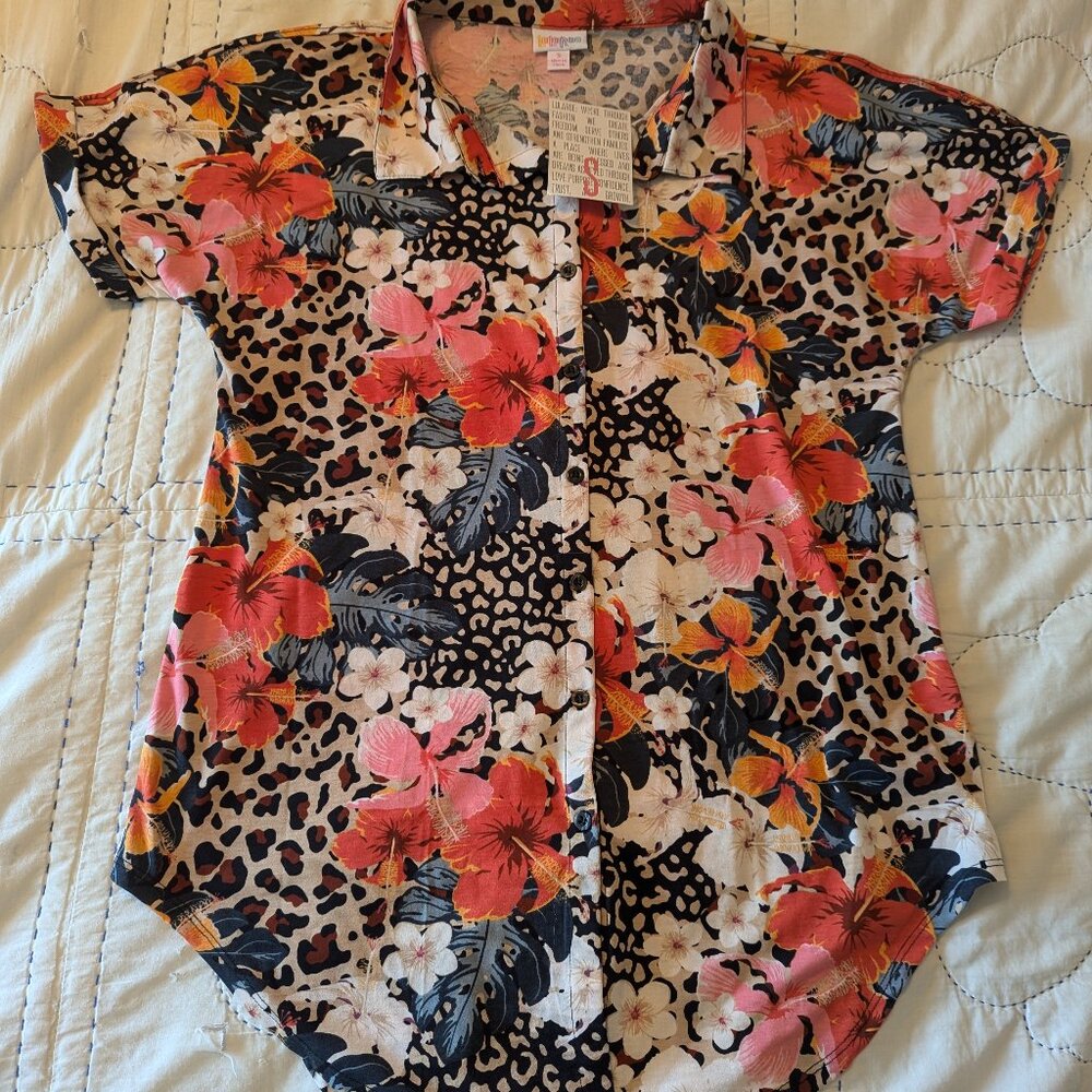 Lularoe Charlie Button Up Size Small 428-13 - Floral Fun - New With Tags